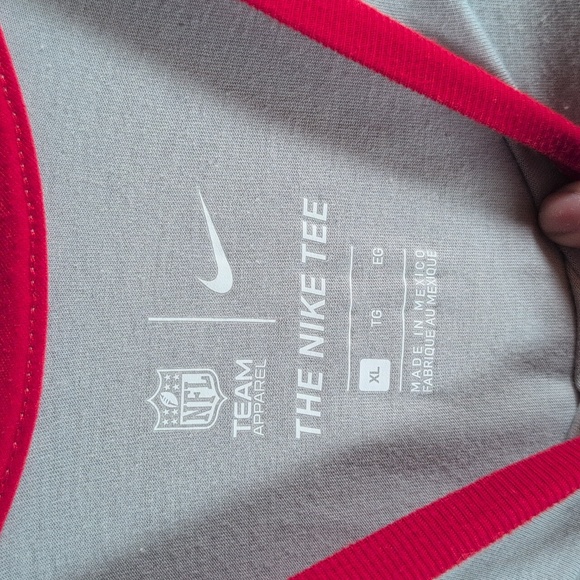 48-Nike Red and Gray Tee Chiefs ( Sign Of Wash‎ Wear) - Picture 2 of 4